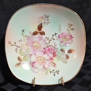 Exquisite Porcelain Dish Features Handpainted Pink Roses & Leaf/Rim Gold Gilding